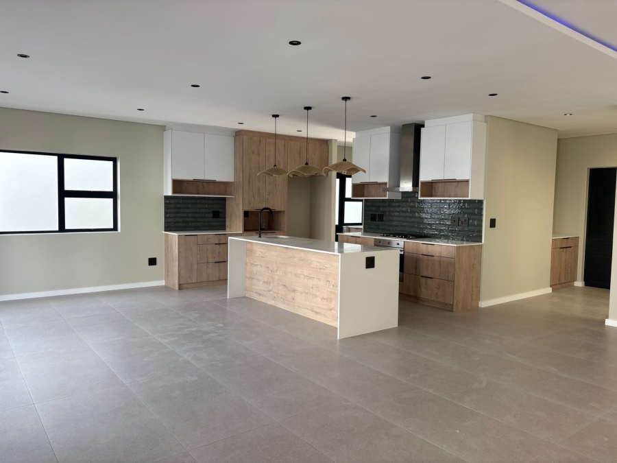 To Let 4 Bedroom Property for Rent in Sandown Western Cape